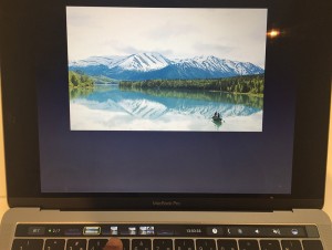 68-macbookpro-touchbar-keynote-slide.jpg