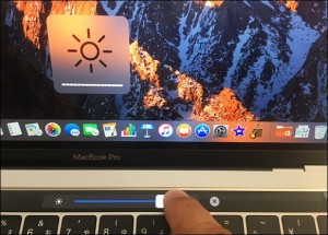 7-macbookpro-touchbar-light-slider_thumb.jpg