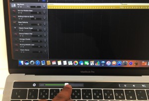 82-macbookpro-touchbar-garageband-volume-slider.jpg