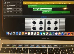 84-macbookpro-touchbar-garageband-synth_thumb.jpg