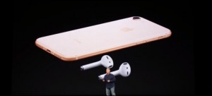 96-iphone8-airpod_thumb.jpg