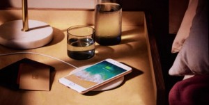 98-iphone8-wireless-charge.jpg