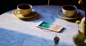 99-iphone8-wireless-charge.jpg