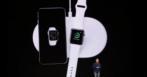 169-iphonex-wireless-pad-on-iphone-applewatch.jpg