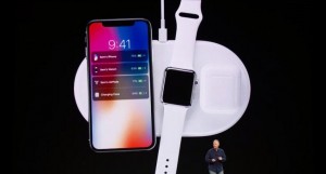 171-iphonex-wireless-pad-on-iphone-applewatch-airpods.jpg