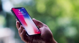 185-iphonex-hand.jpg