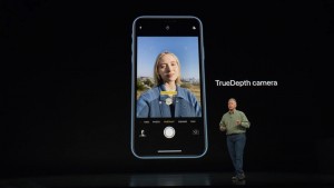 12-iphone-xr-camera_thumb.jpg