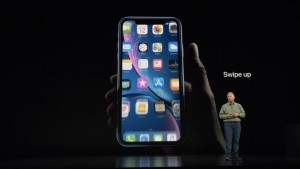 4-iphone-xr-touch.jpg